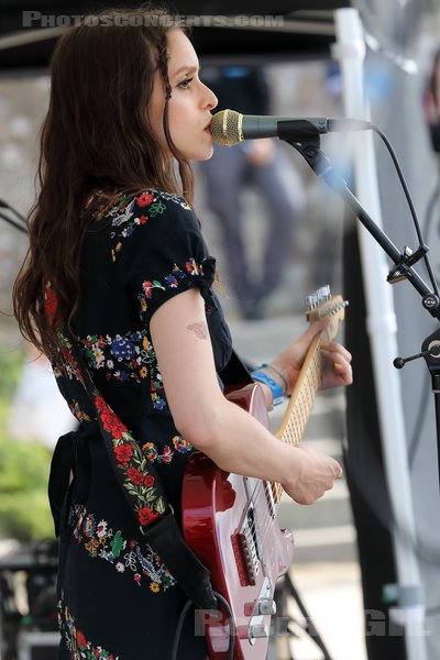 TESS PARKS - 2022-08-20 - SAINT MALO - Plage de Bon Secours - 